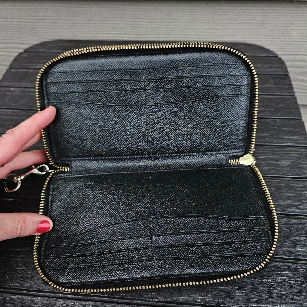 Coach Heritage Black Soft Leather Zip Around Wallet Organizer Clutch Bag